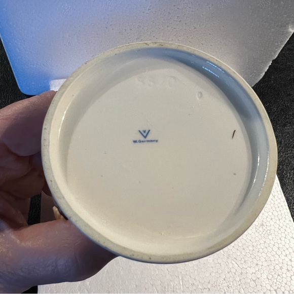 TMK-3 “Playmates” Hummel #58/0 is 4”tall and in excellent condition ! - Picture 7 of 8